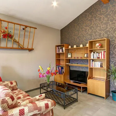 Holiday home Equipe Avec Terrasse, Jardin Et Prestations De Qualite Pres De - Fr-1-496-114